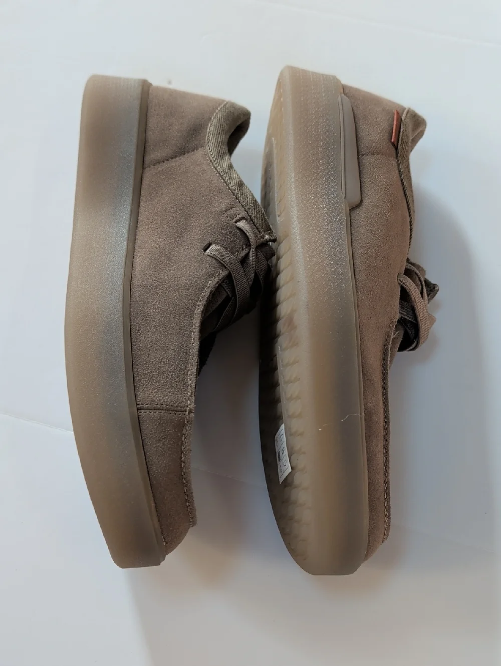 Skechers Verloma- Lestin Leather Taupe Wallabees. Like New, Size 10.5
